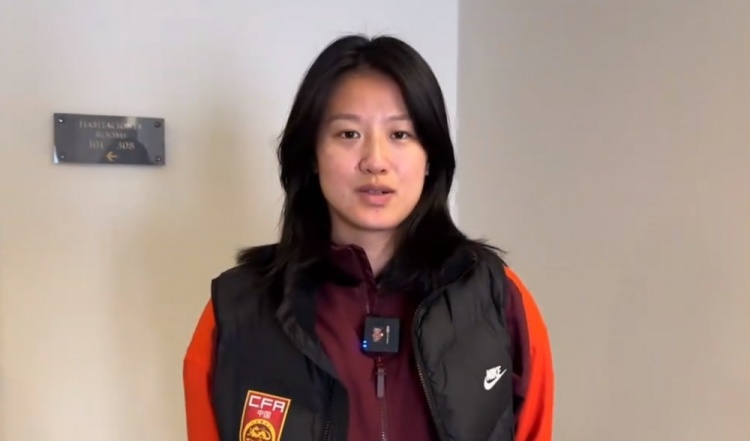 汪琳琳：范迪克是我的偶像和目标，希望变成他那样全面的中后卫